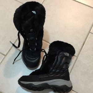 The Northface girls boots, faux fur, goose down